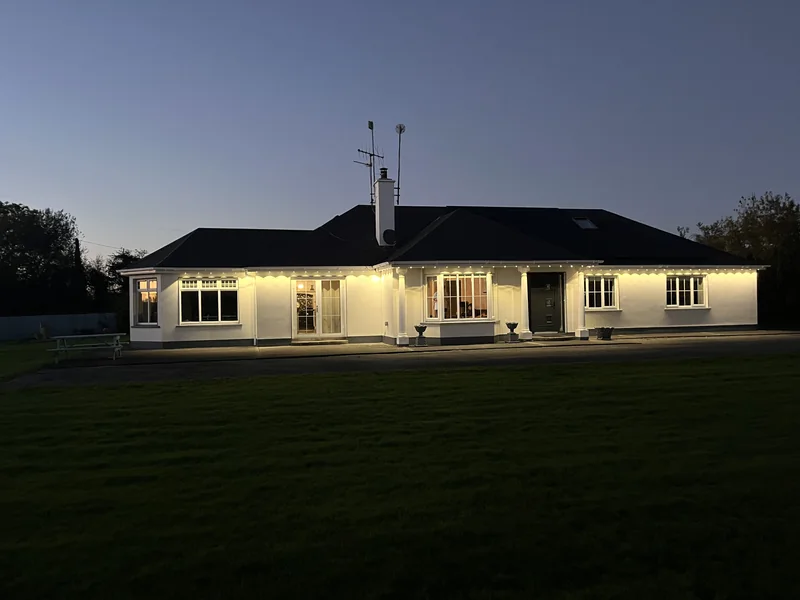 Geal Project 01 with white Govee roofline lighting